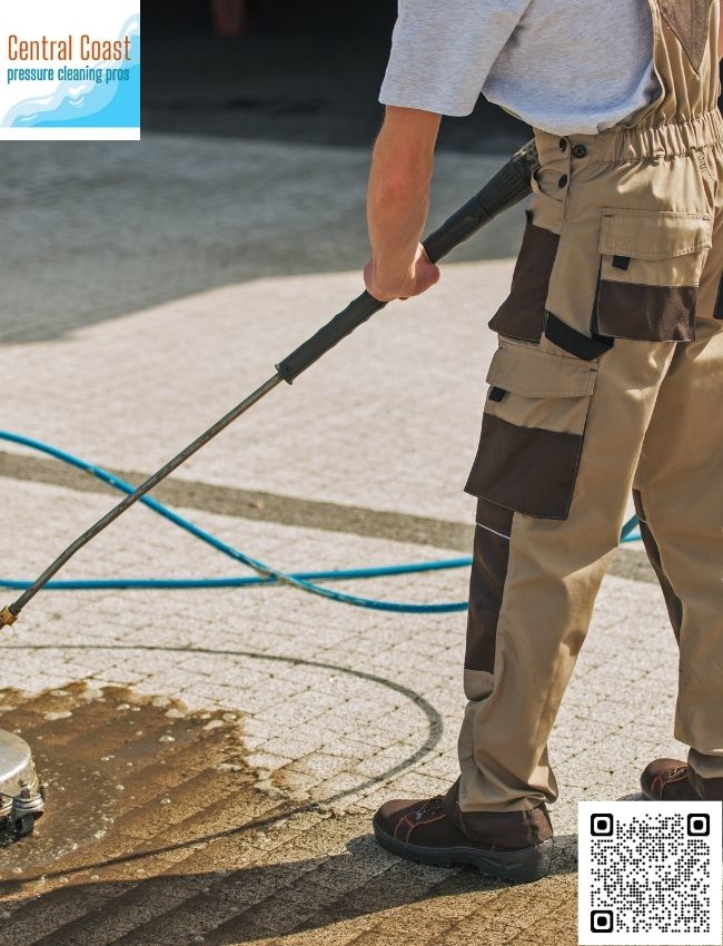 Who offers exterior wall cleaning in Woy Woy?